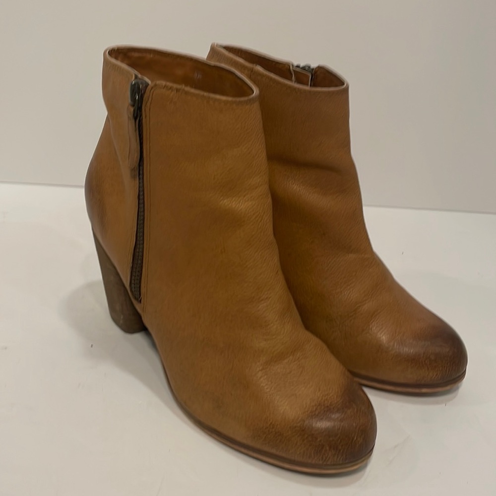 BP Trolley Distressed Boho Leather Booties size 8 W